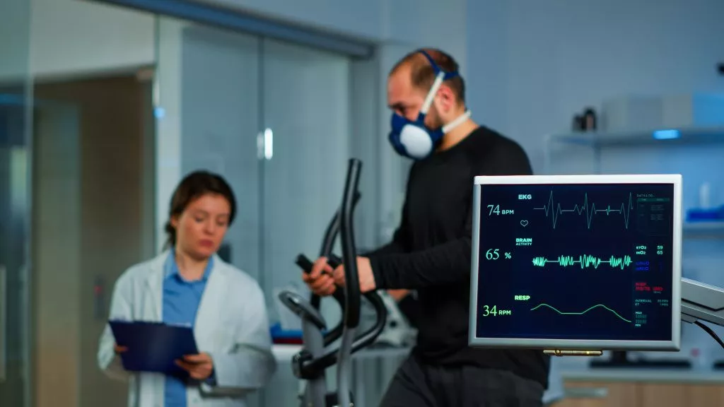 ekg-scan-runs-computer-screen-laboratory-min.jpg
